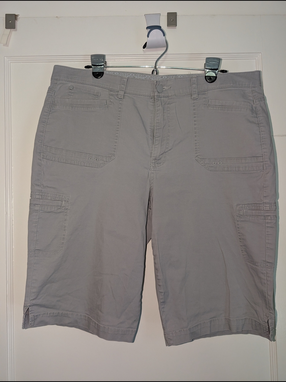 Gloria Vanderbilt Light Gray Women's Casual Bermuda Shorts